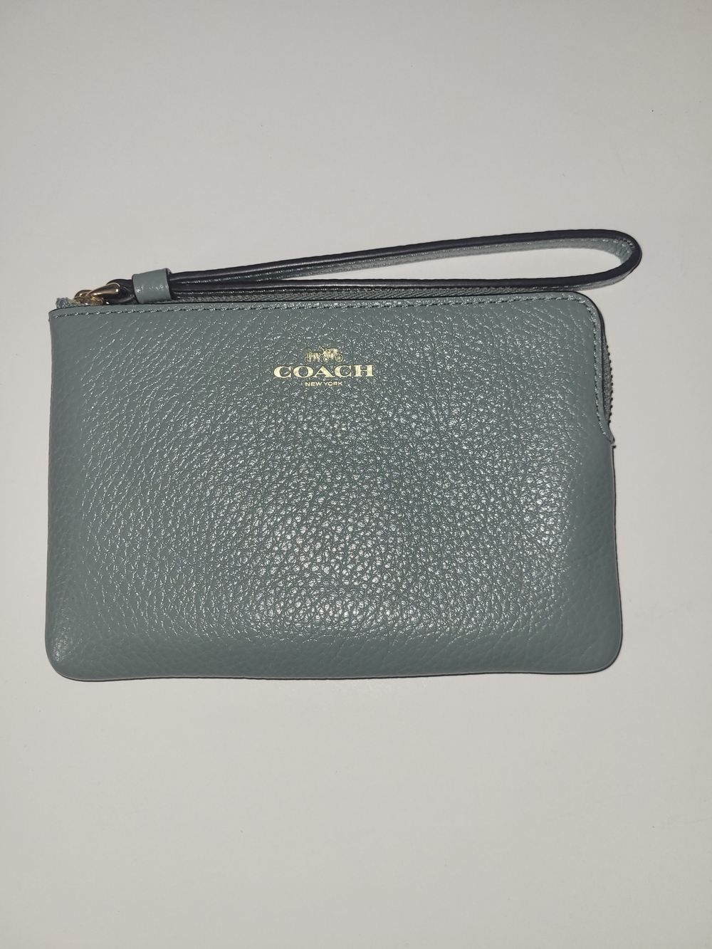Coach Pebbled Leather Zip Card Case - Green